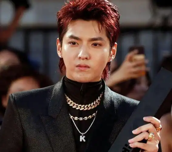 法院还发布,被告人吴亦凡于2020年11月至12月间,即在住所先后趁三名