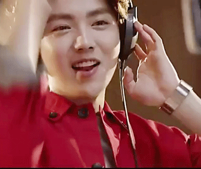 唱歌gif开心gif笑容gif鹿晗gif