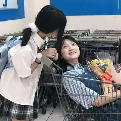 "值得开学和新同桌用的闺蜜头像"