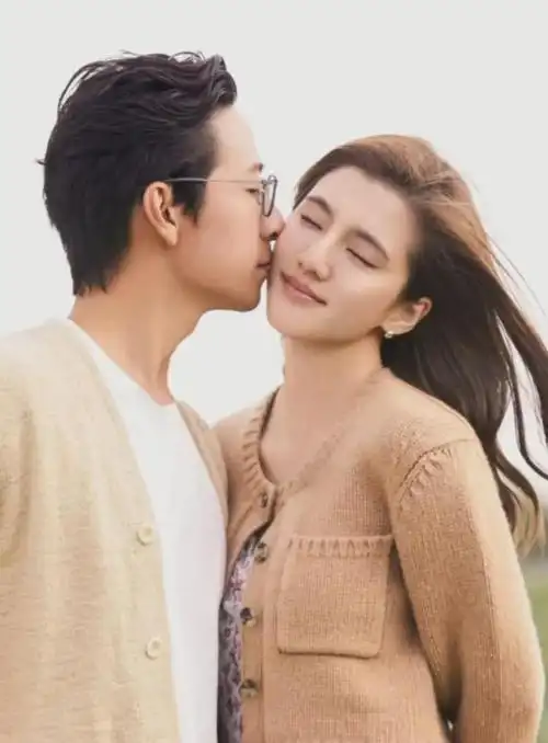 吴千语现男友施伯雄晒合影公开撒糖两人录节目举止亲密恩爱十足