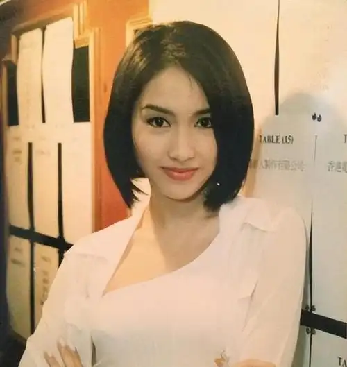 黎姿:14岁出道,因瘫痪弟弟嫁大15岁残疾丈夫,如今生活让人羡慕