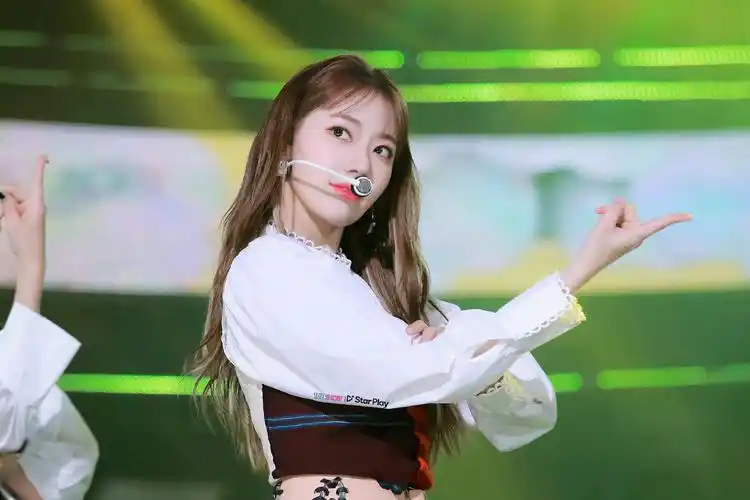 izone the show更新0303舞台照#2 200310