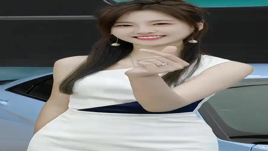 来,给你比个小心心#苏宁 #最美车模 #2023上海车展 #现场实拍 #美女