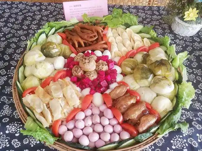 1805班欢度"三月三"民族风情美食节