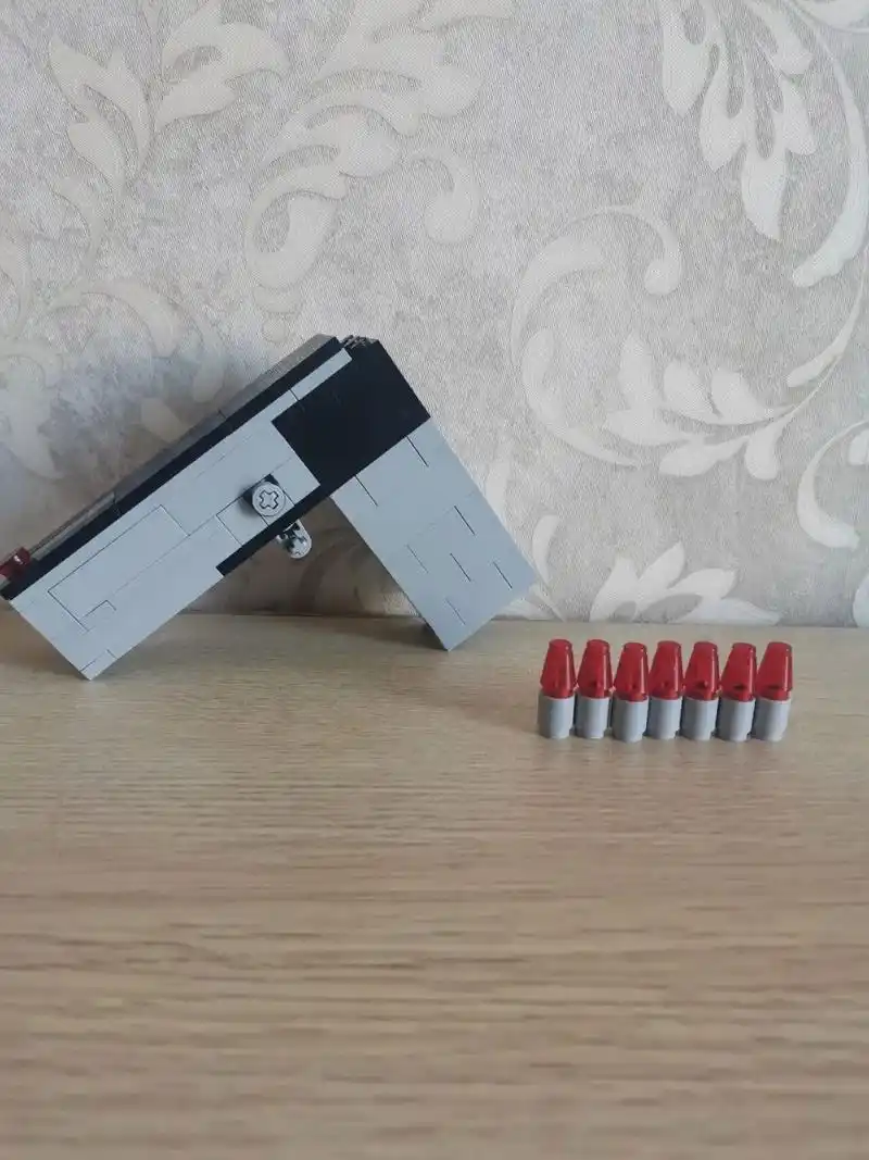 乐高p92半自动手枪,可发射,能装八颗子弹 乐高p92半自动手枪,可发射