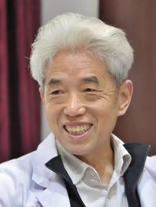 国医大师薛伯寿患者的疗效比锦旗重要