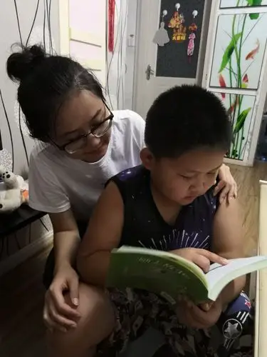 今天是美丽的舅妈陪读吆!