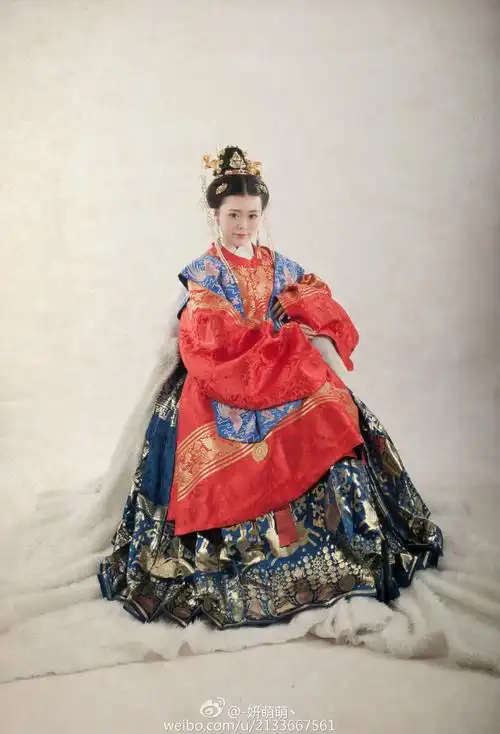 造型后期 服装@明华堂 红盖头是@花妖汉衣堂