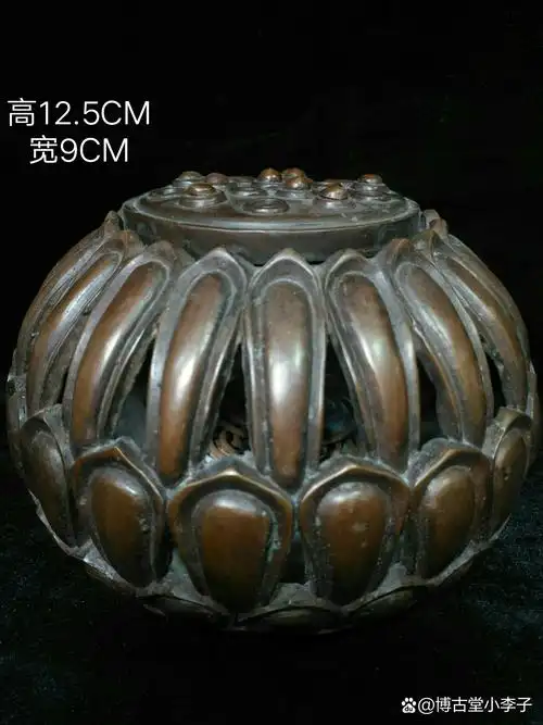 收淘老铜胎水云居款 《莲花熏香炉》器形精致,色泽古雅,别具风致.