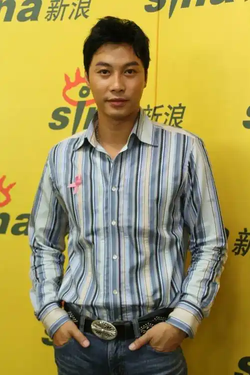 图文:谭耀文聊《第十九层空间》--帅气挺拔