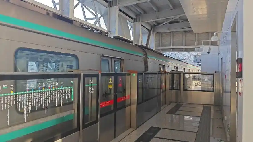 [北京地铁]8号线08040进瀛海站,往朱辛庄