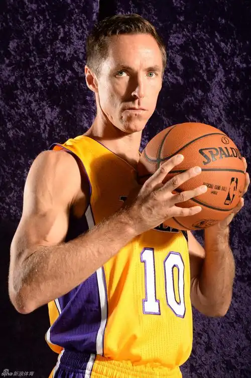 北京时间3月22日,湖人球星史蒂夫-纳什在推特上正式宣布退役,一起回顾