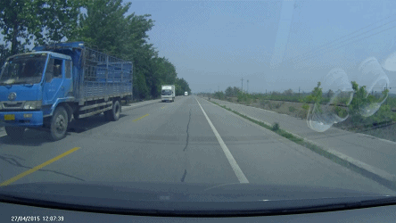 路上这样开车的人,心里想法是怎样的呢?