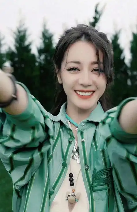 迪丽热巴手滑进梦海直播间,与肖战炒cp要趁早