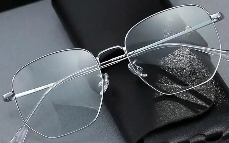 哪个男生能拒绝银丝边眼镜的诱惑?