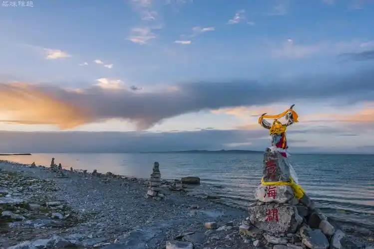 霞光映红青海湖--恭贺游墨染老师荣任旅游摄影论坛版主