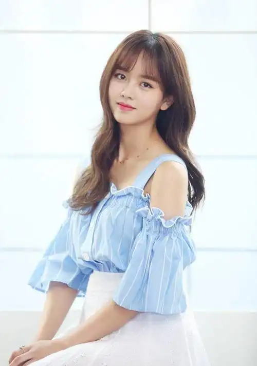 金所炫的少女风优雅穿搭,你值得拥有,干净清纯又大方,很撩人