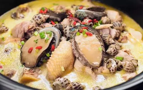 南京养生火锅盘点,珠江路这家鲍鱼鸡火锅店光是锅底就能吃到饱