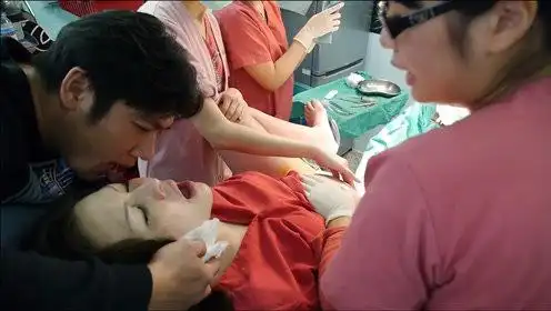 孕妈直播分娩过程,太痛苦了