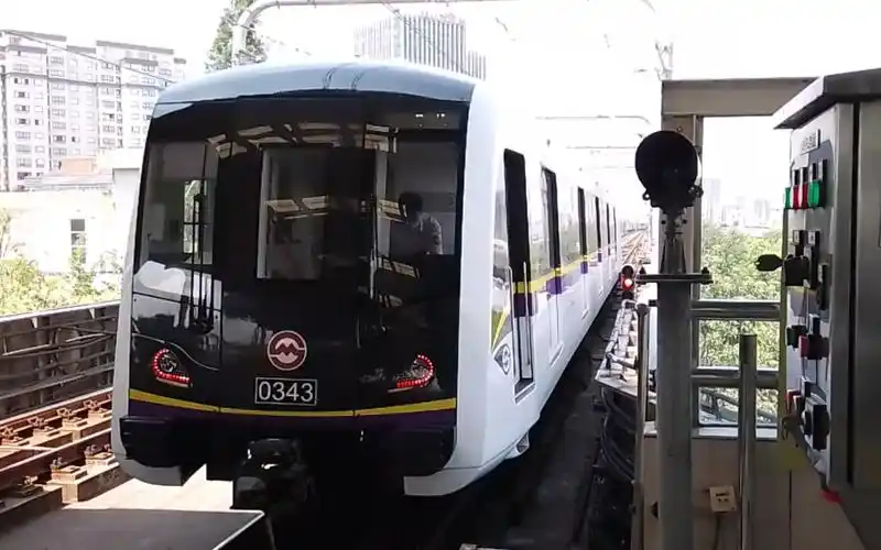 上海地铁3号线两代车长江南路折返实录