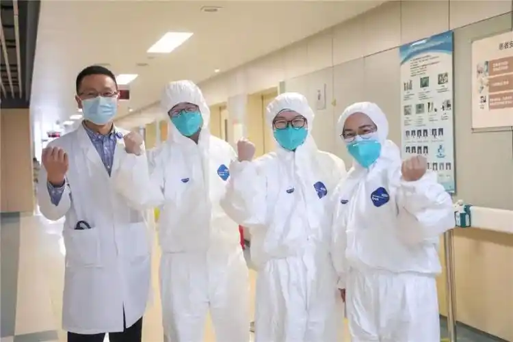 来自浙江一线医务工作者拍摄的"抗疫"留影