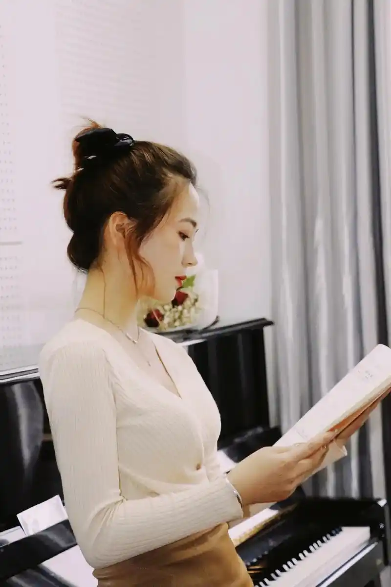 人像摄影 #侧颜 #抒情  "我为我喜欢的东西大费周章,所 - 抖音