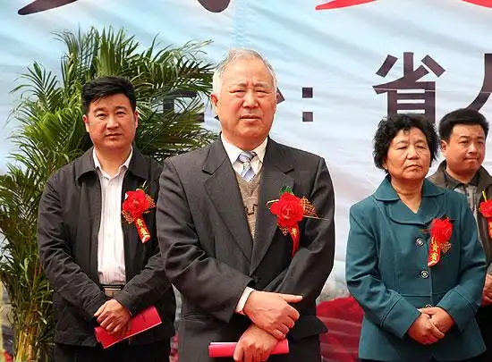 关注环境保护生态 侯宗宾爱鸟摄影展今日开展