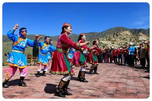 歌舞,民俗助兴怪石峪首届山花节