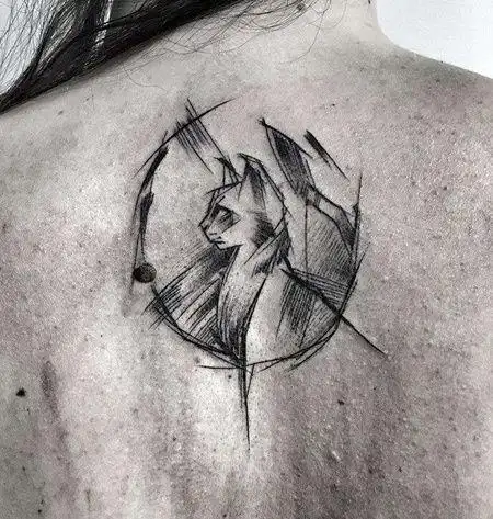 线条后背猫纹身图案