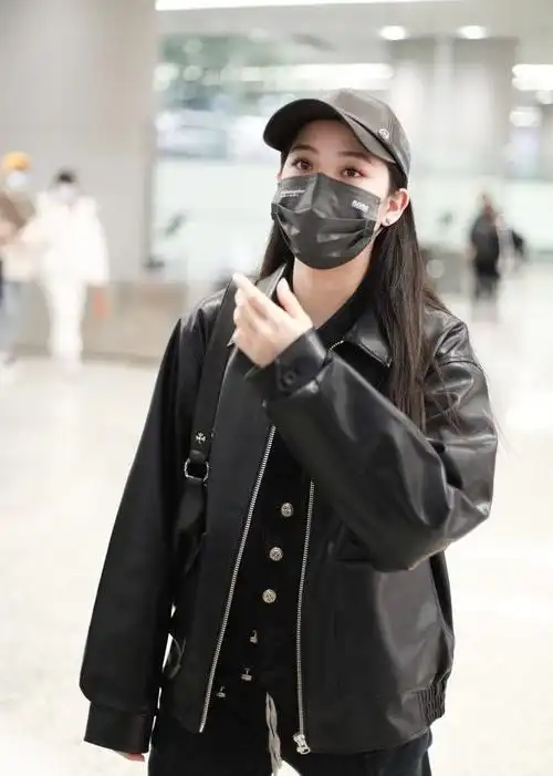 欧阳娜娜穿皮衣酷girl上线 果真是"潮流合伙人"