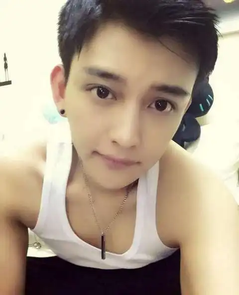 最帅交警王植玉半天红遍网络 盘点秒杀人的民间帅哥