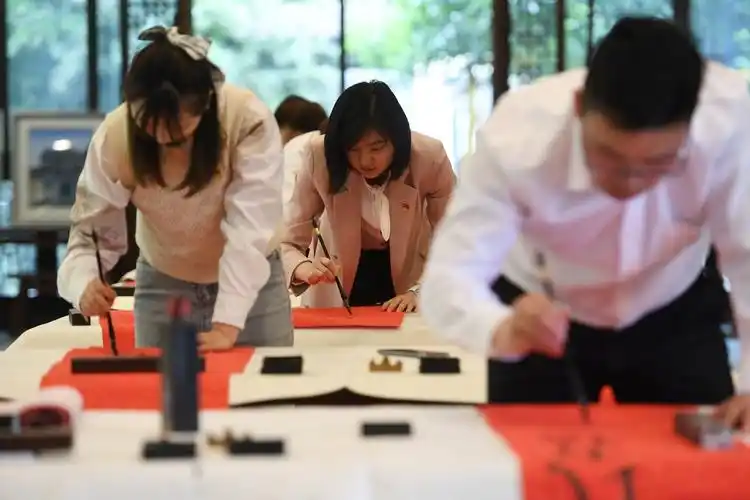 视频丨献礼建党100周年 翰墨飘香学党史