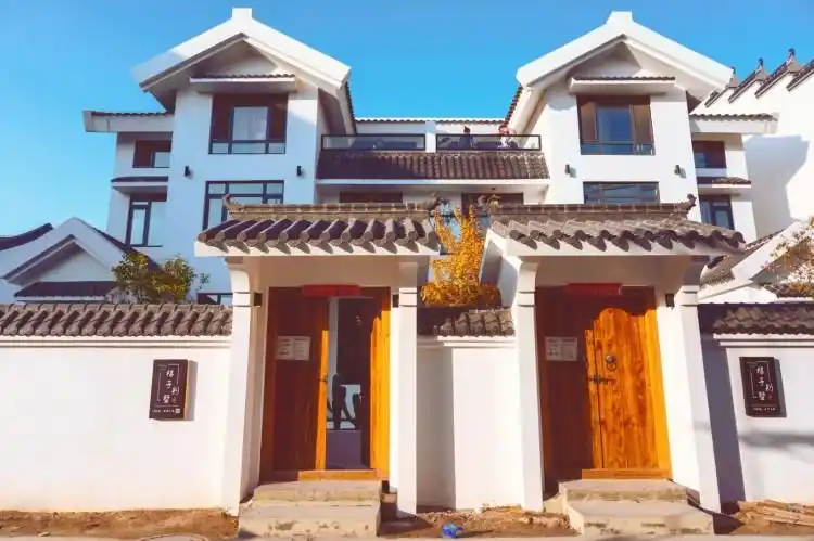 的最佳游玩方式不难发现,营口很多民宿都是徽派元素的白墙灰瓦建筑