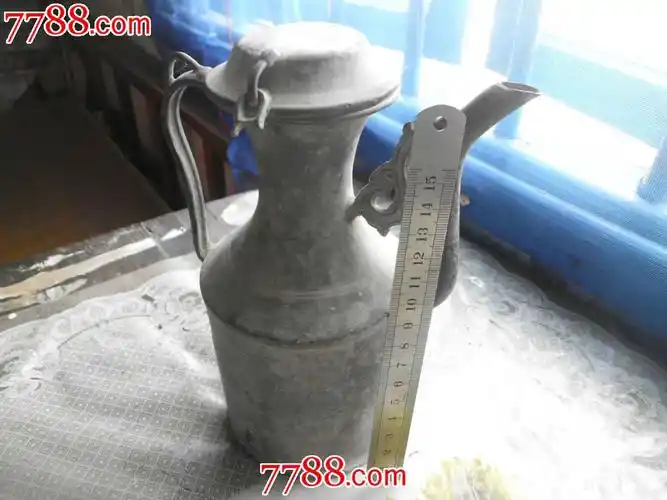 一把铅锡酒壶
