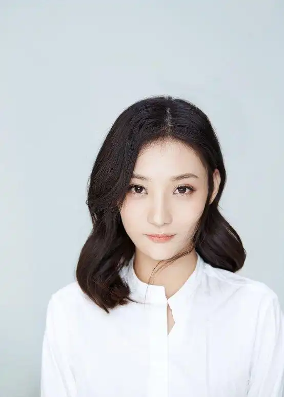 据悉,张恒羽是中国新生代演员,出生于山东省青岛市,自幼学习舞蹈,后