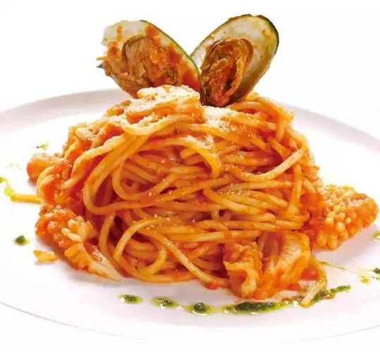 海鲜意面:意大利面酱分为红酱(tomato sauce),青酱(pesto sauce),白酱