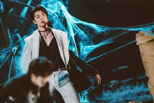 创造营2021二次公演舞台直拍-张嘉元《therefore i am》_综艺_高清