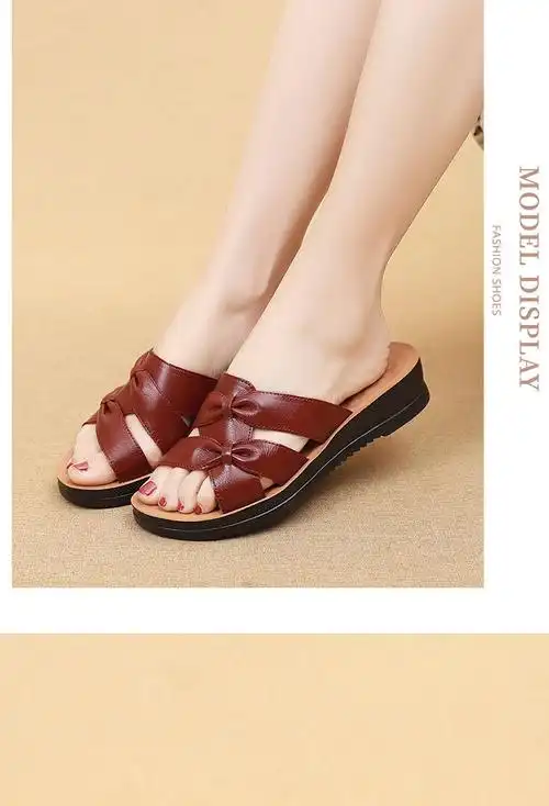 中老年妈妈女凉鞋耐磨女式凉拖鞋室外出平底防滑舒适老人皮拖鞋女外穿