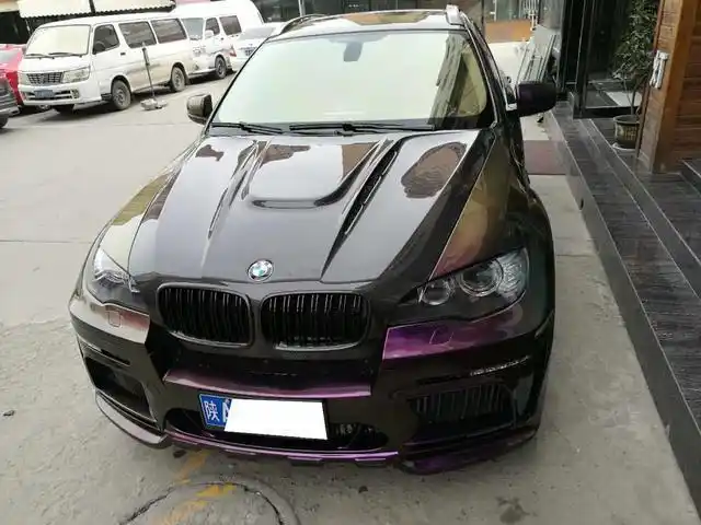 以下是这辆改装后准备运往海南岛的惊艳无比的老款宝马x6,即将与海南