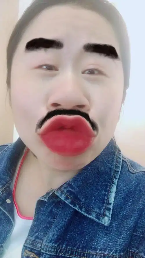 快亲我 性感的大嘴唇子