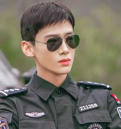 同样还有王俊凯,刘昊然,王源,他更绝_邢克垒_感觉_气质