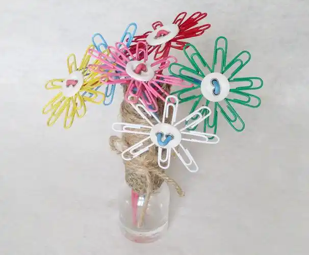 曲别针做时尚小插花装饰摆件做法