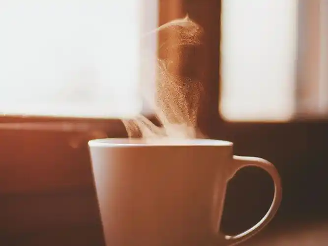 2020年美女一觉醒来腰酸背痛报警发现喝的水有问题男友被抓