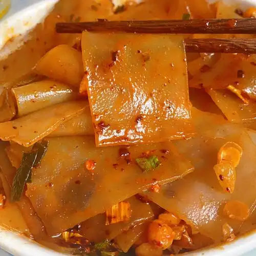 速食分享这个能做成酸辣粉的苕皮你吃过吗