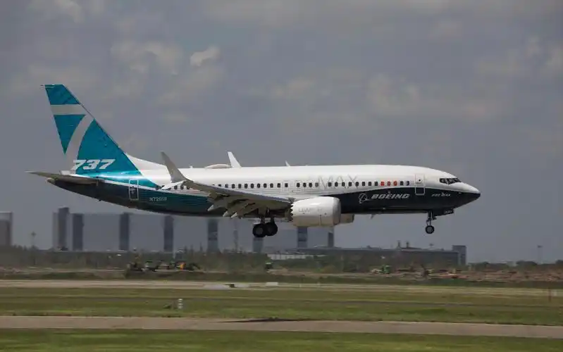 波音737max7首次到访中国,降落上海浦东34r