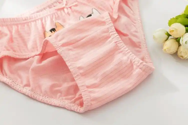 高档盒装纯棉出口大中小儿童三角内裤新款全棉女童卡通可爱女孩