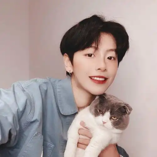 裴初柒抱图关注,收藏专辑刘梦