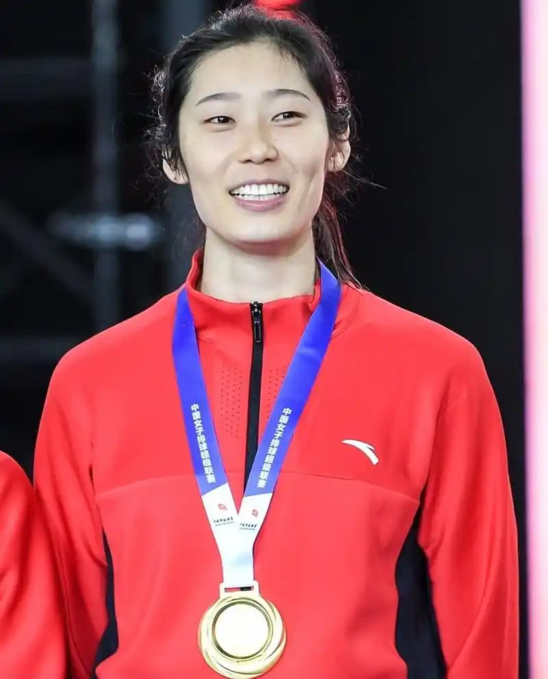 中国女排朱婷15个mvp无人能及,实现三大赛全满贯需等到2022年!