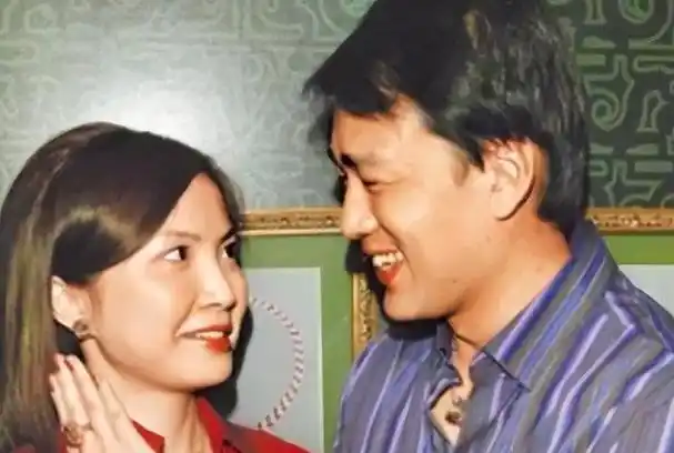 王耀庆:靠百变总裁成"叔圈顶流",和青梅竹马结婚21年