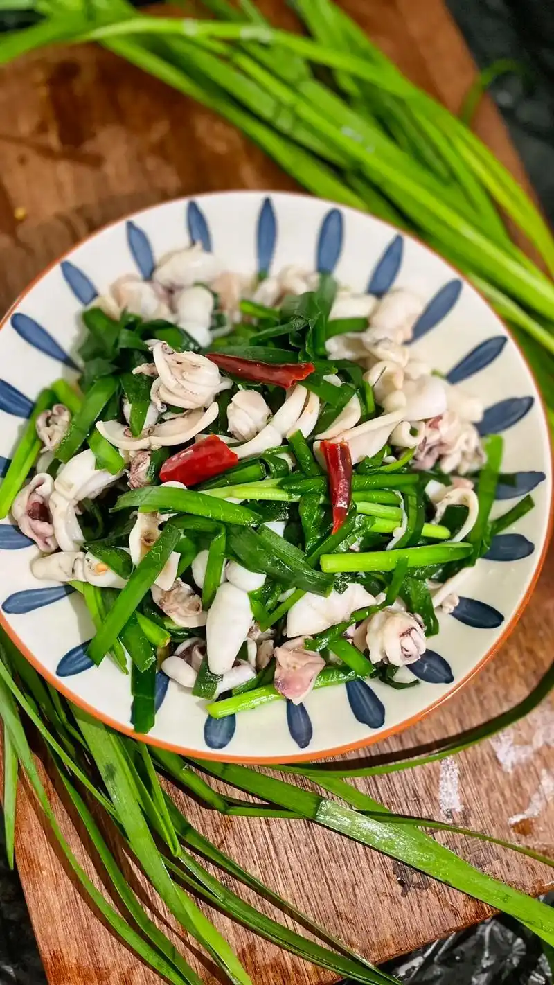 鱿鱼仔炒韭菜.#图文热搜词创作任务 #鱿鱼仔吃法  北海的鱿 - 抖音